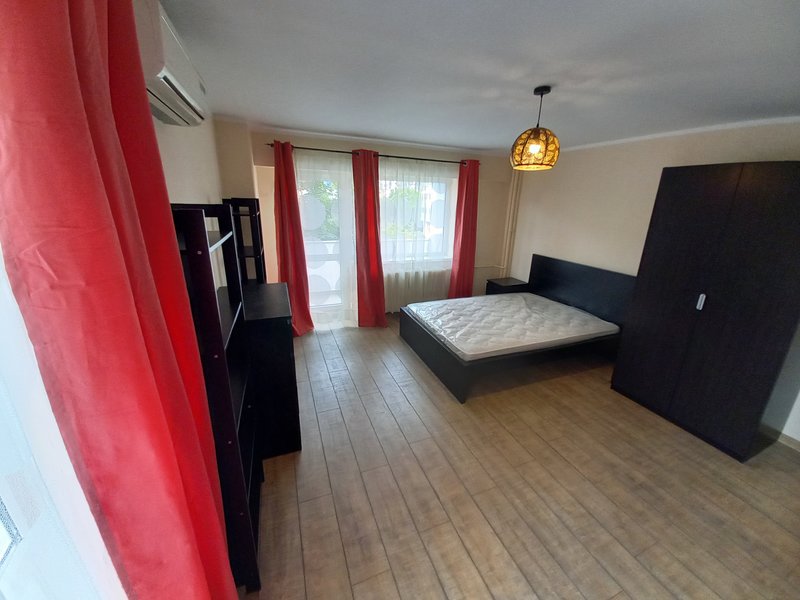 Bulevard Unirii str Traian, Studio 45mp, Decomandat, AC, Renovat Total